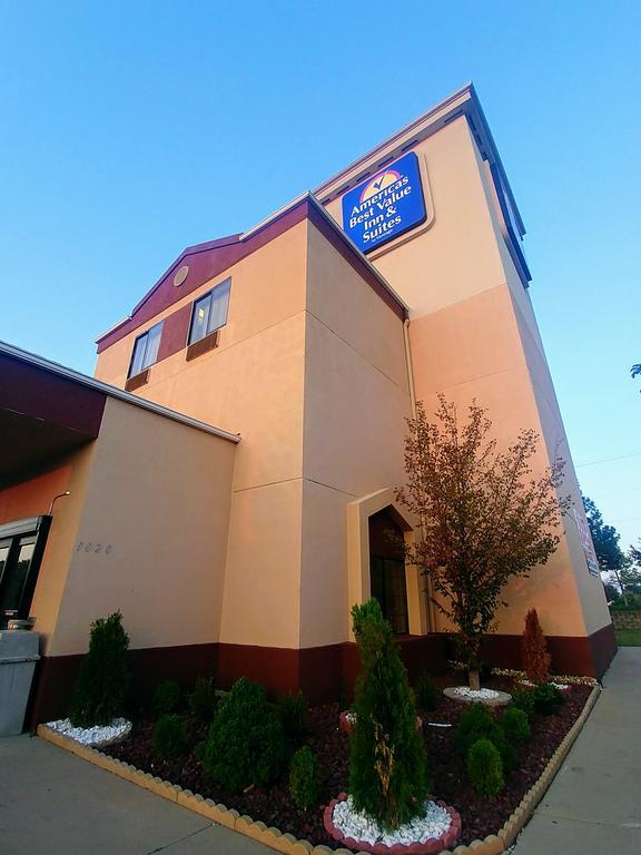 Americas Best Value Inn And Suites Lee'S Summit-Kansas City Zewnętrze zdjęcie