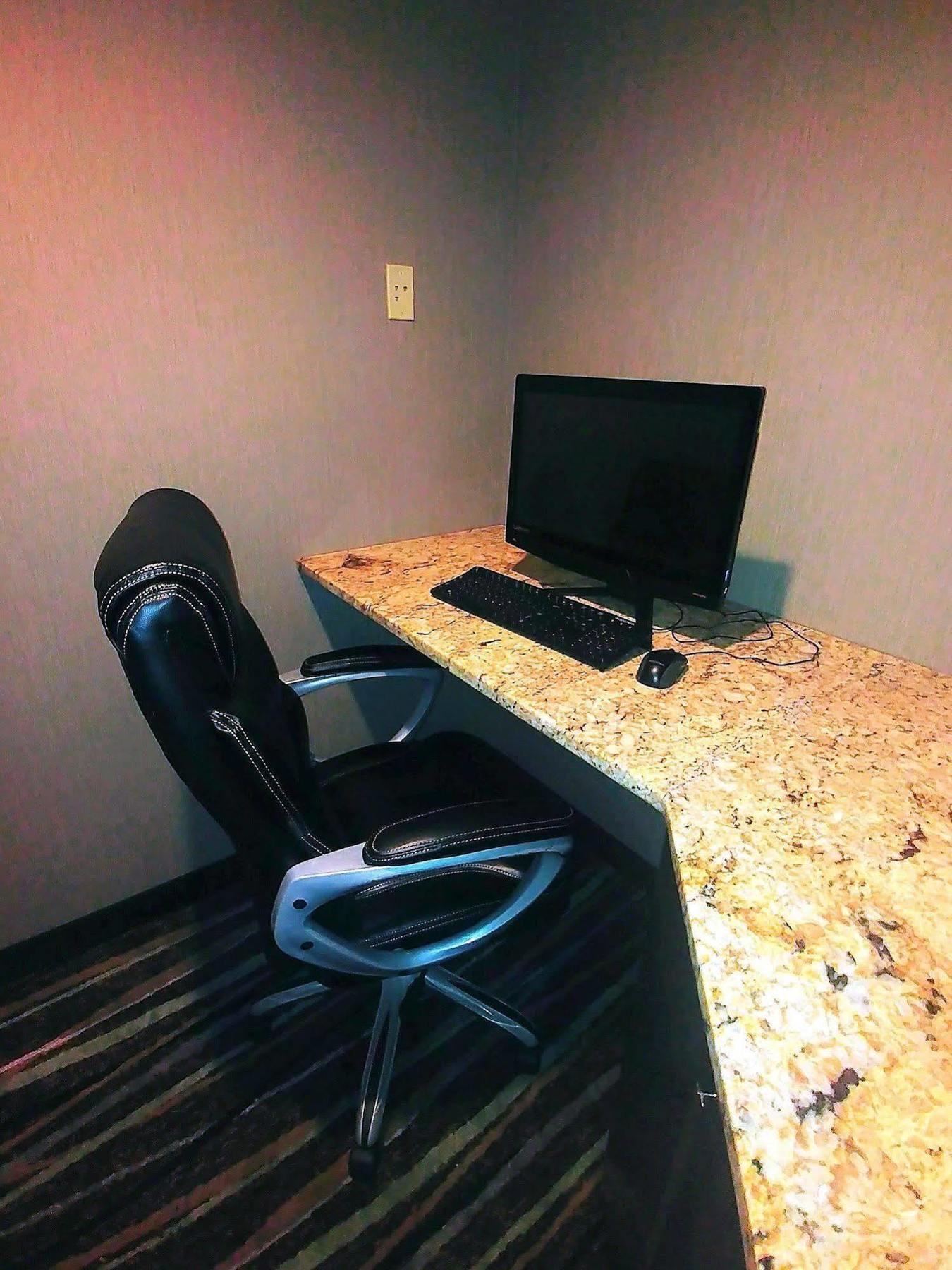 Americas Best Value Inn And Suites Lee'S Summit-Kansas City Zewnętrze zdjęcie